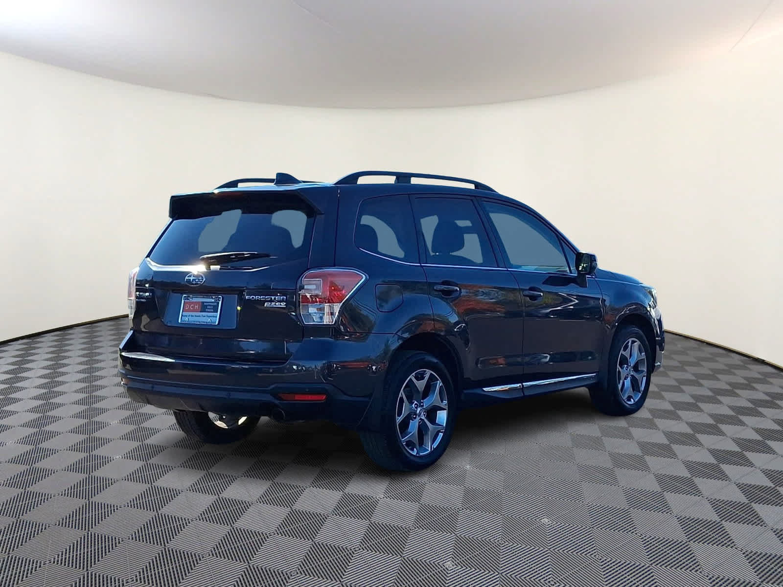 Used 2017 Subaru Forester 2.5i Touring AWD/4WD image 5