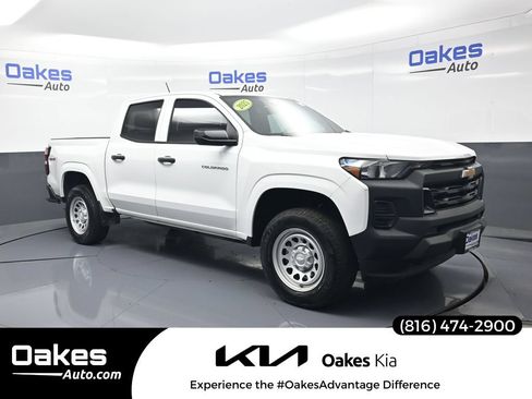 Used 2025 Chevrolet Colorado W/T w/ Advanced Trailering Package AWD/4WD image 1