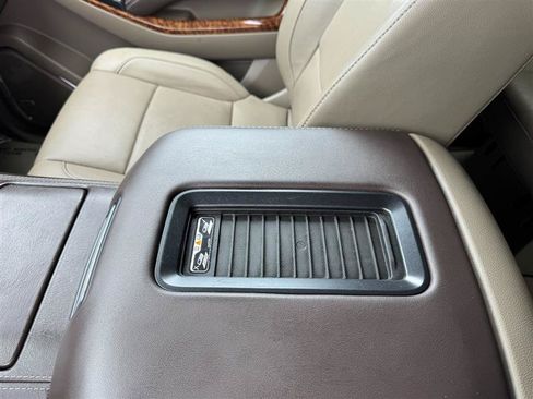 Used 2020 Chevrolet Suburban Premier AWD/4WD image 56