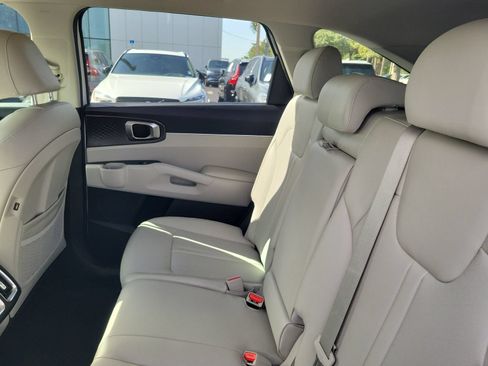 Used 2023 Kia Sorento S FWD image 11