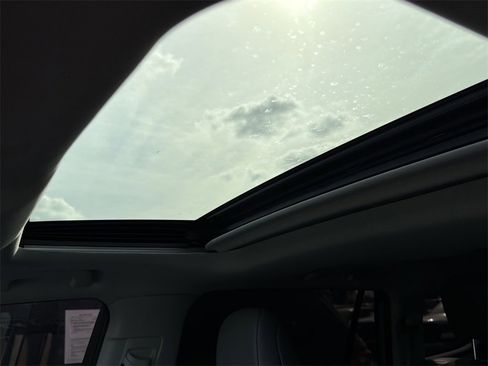 Used 2021 Toyota Highlander XLE image 32