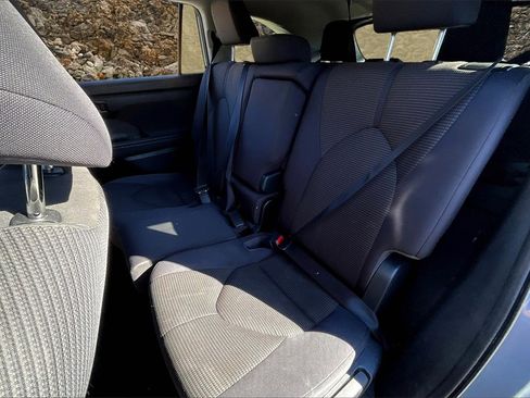 Used 2022 Toyota Highlander LE image 24
