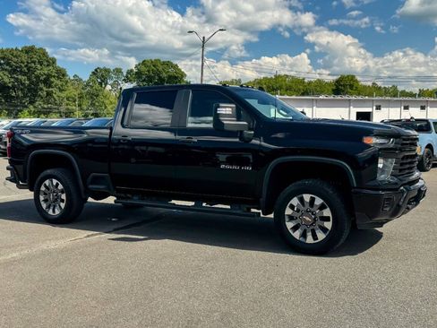 Used 2024 Chevrolet Silverado 2500 Custom w/ Custom Value Package AWD/4WD image 2