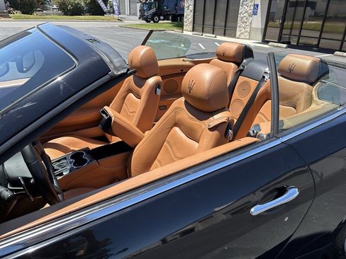 Used 2016 Maserati GranTurismo Convertible RWD image 13