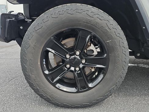 Used 2022 Jeep Wrangler Unlimited Sahara AWD/4WD image 9