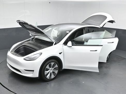 Used 2023 Tesla Model Y Long Range image 53