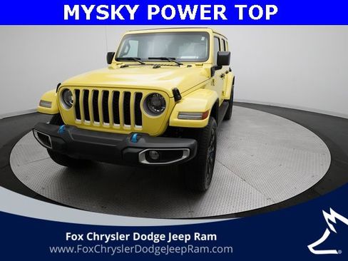 Used 2023 Jeep Wrangler Unlimited Sahara w/ Cold Weather Group image 32