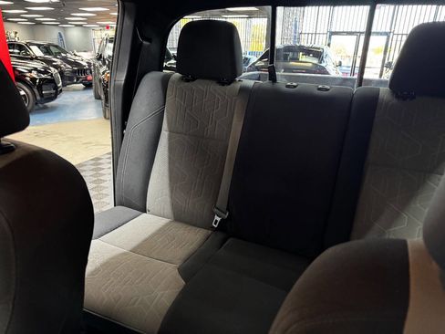 Used 2020 Toyota Tacoma TRD Sport w/ Technology Package image 34