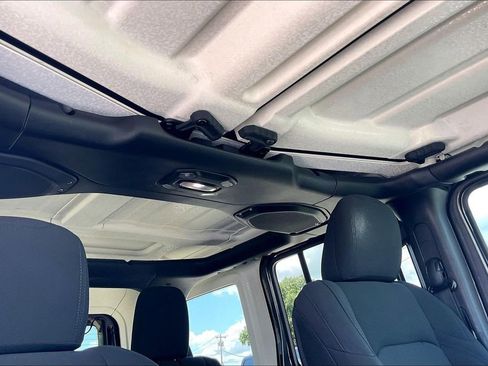 Used 2018 Jeep Wrangler Unlimited Sport S AWD/4WD image 27