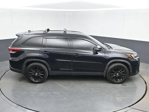 Used 2019 Toyota Highlander SE w/ Nightshade Edition FWD image 43