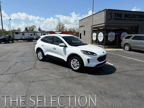 Used 2020 Ford Escape SE image 1