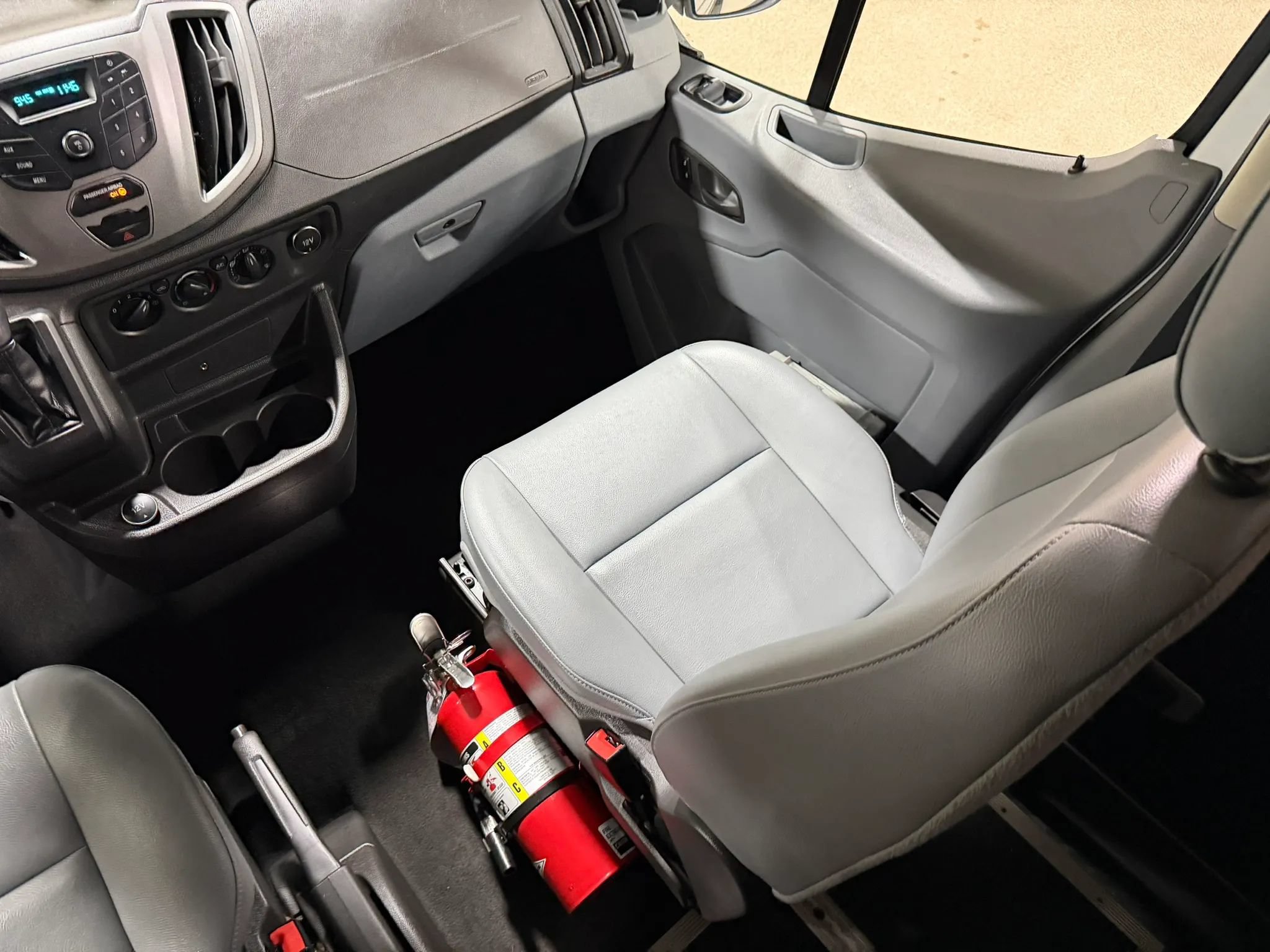 Used 2019 Ford Transit 250 148 Medium Roof RWD image 60