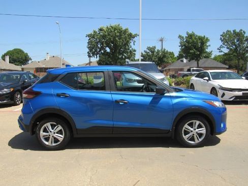 Used 2021 Nissan Kicks S image 5