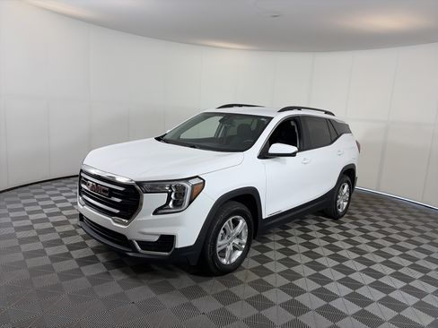 Certified 2024 GMC Terrain SLE w/ Driver Convenience Package AWD/4WD image 2