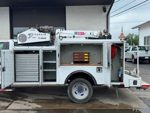 Used 2019 Ford F550 4x4 Regular Cab Super Duty image 3