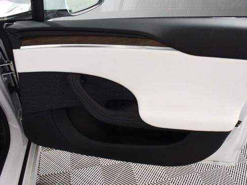 Used 2022 Tesla Model S image 18