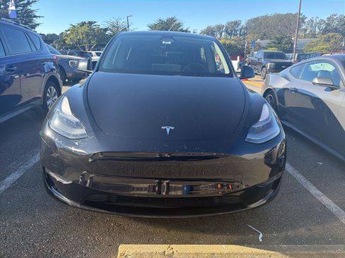 Used 2023 Tesla Model Y Performance image 2