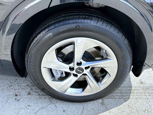 Used 2026 Genesis GV70 2.5T Advanced image 22