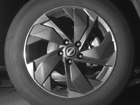Used 2025 Nissan Rogue SV AWD/4WD image 15