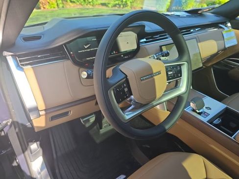 New 2026 Land Rover Range Rover Long Wheelbase SE AWD/4WD image 16