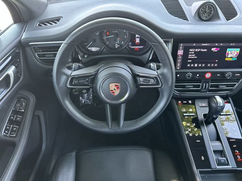 Certified 2025 Porsche Macan AWD/4WD image 15