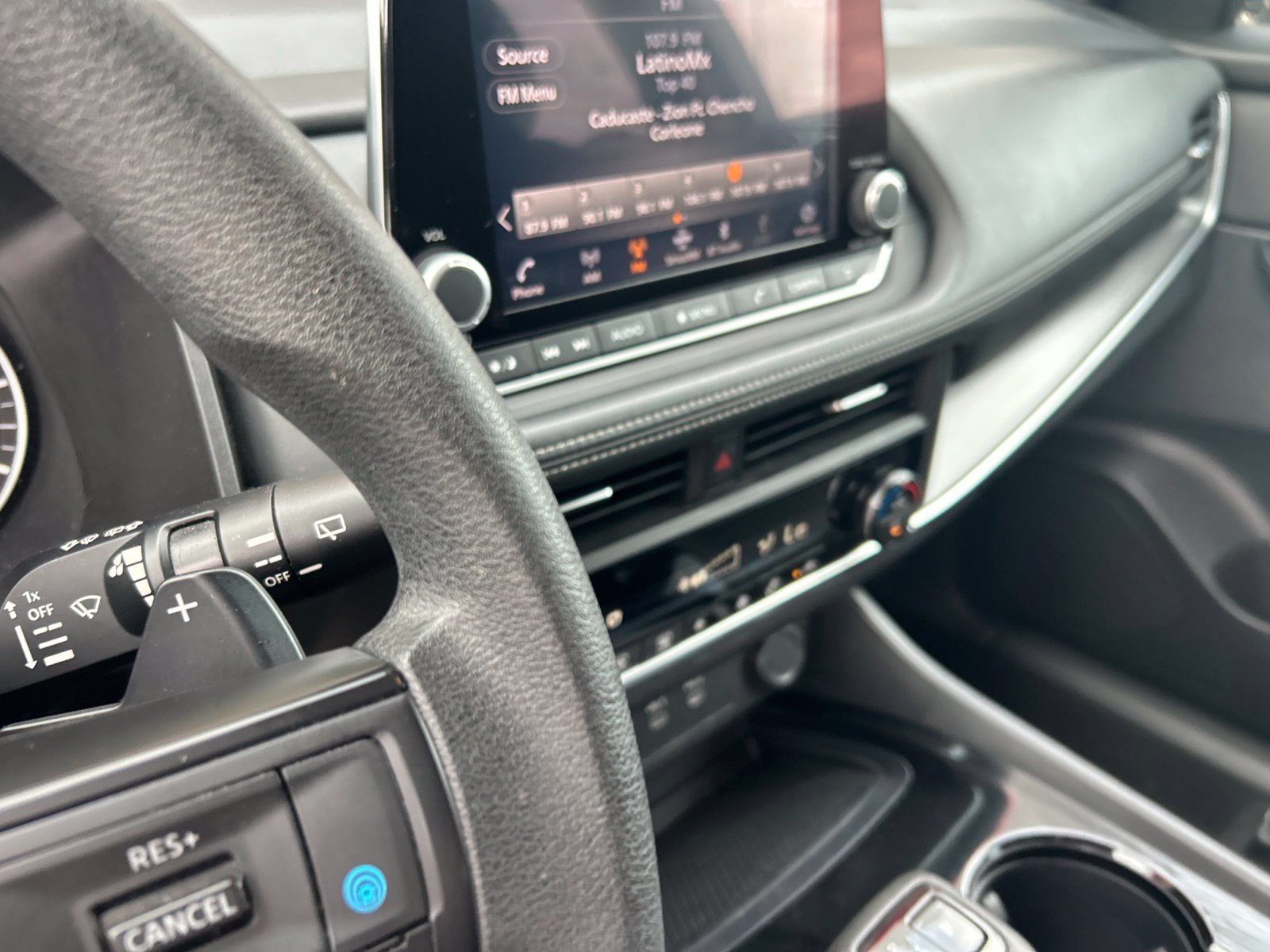 Used 2024 Nissan Rogue SV FWD image 21