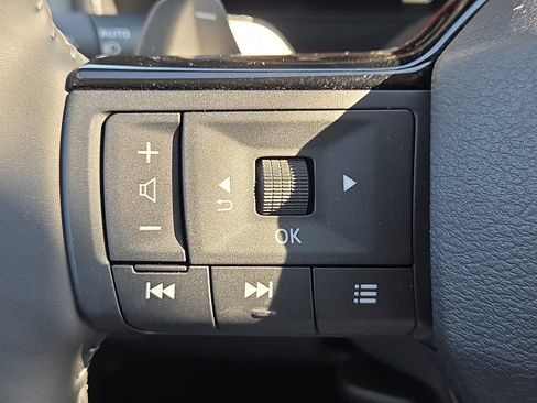 Used 2025 Nissan Rogue SL w/ Tech Package image 21