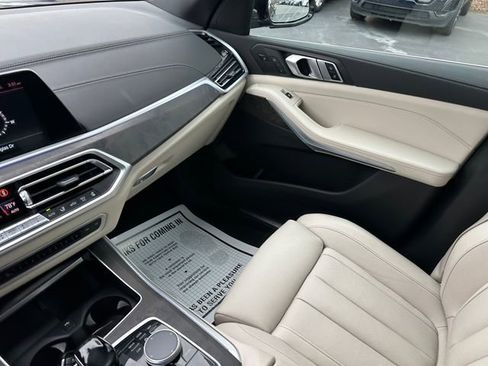 Used 2022 BMW X5 xDrive40i w/ Luxury Seating Package AWD/4WD image 29