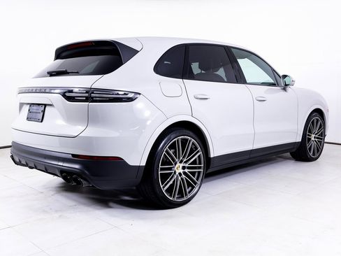 Certified 2023 Porsche Cayenne Platinum Edition image 29