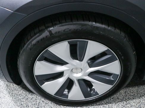 Used 2020 Tesla Model Y Long Range AWD/4WD image 11