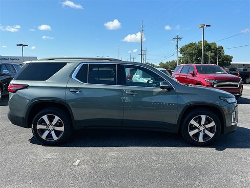 Used 2022 Chevrolet Traverse LT w/ LT Premium Package image 8