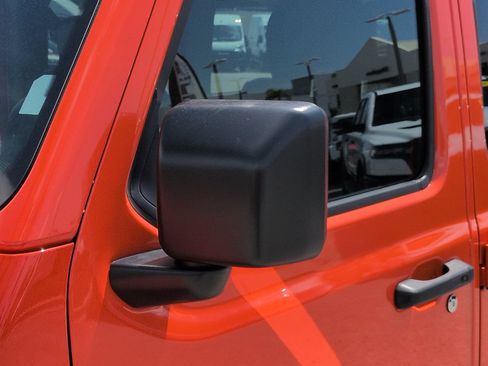 Used 2023 Jeep Wrangler Unlimited Sahara AWD/4WD image 12
