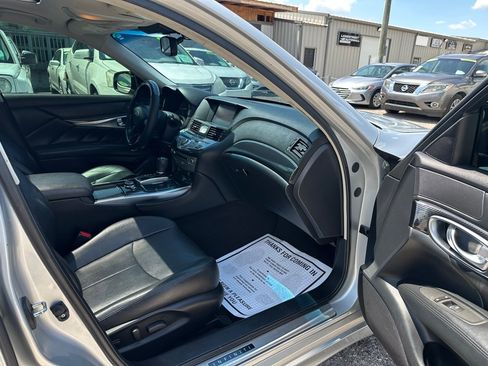 Used 2015 INFINITI Q70 3.7 RWD image 12