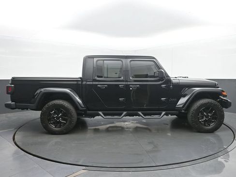 Used 2022 Jeep Gladiator Sport AWD/4WD image 6