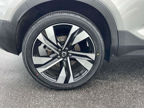 Certified 2023 Volvo XC40 B5 Ultimate w/ Climate Package image 9