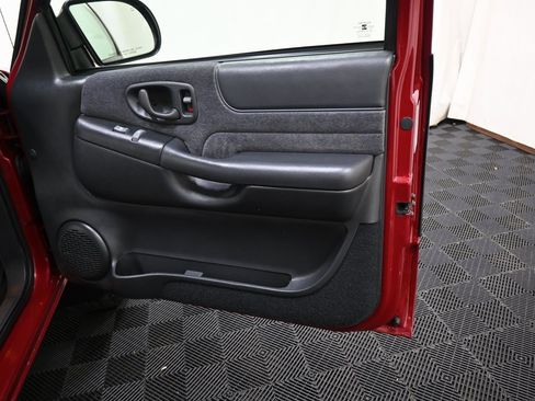 Used 2000 Chevrolet S10 Pickup LS w/ Preferred Equipment Group image 19