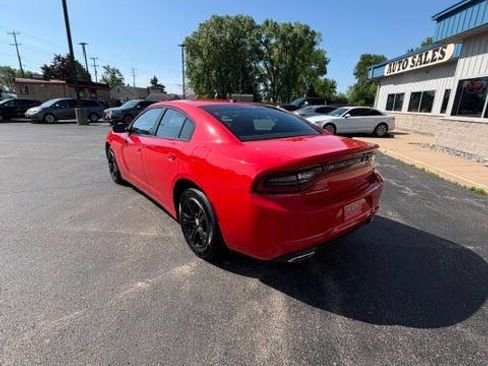 Used 2022 Dodge Charger SXT RWD image 4