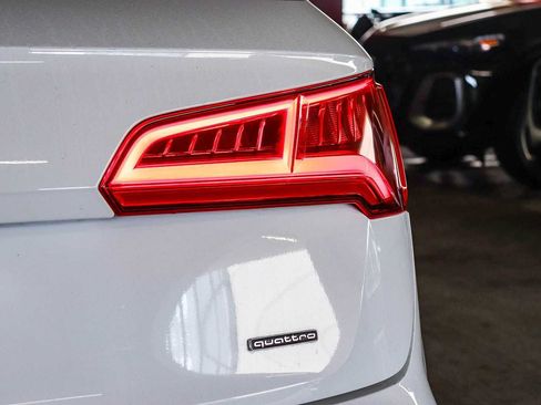 Used 2019 Audi Q5 2.0T Premium Plus w/ Premium Plus Package AWD/4WD image 11