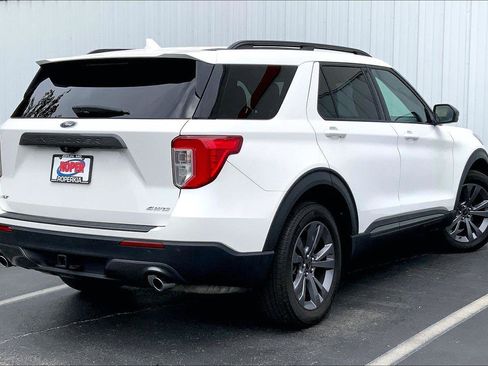 Used 2022 Ford Explorer XLT w/ Equipment Group 202A AWD/4WD image 11