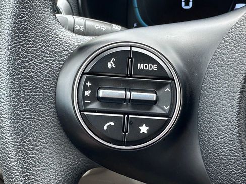 Used 2025 Kia Soul LX image 23