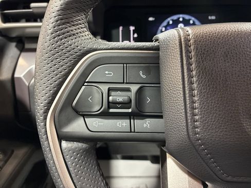Used 2025 Toyota Tacoma SR5 AWD/4WD image 29
