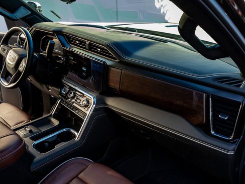 Used 2025 GMC Sierra 2500 Denali Ultimate image 18