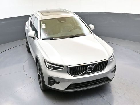 Certified 2025 Volvo XC40 B5 Core image 51