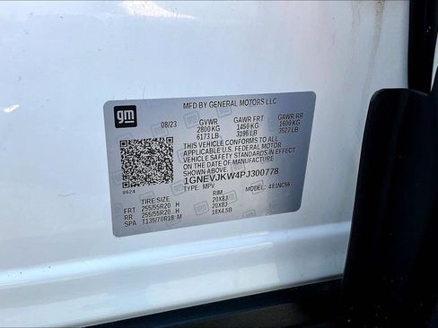 Used 2023 Chevrolet Traverse RS AWD/4WD image 16