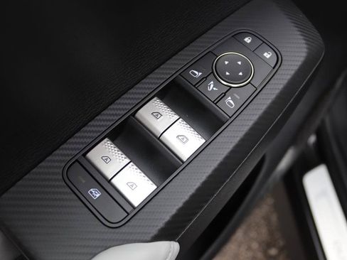 Used 2025 Mitsubishi Outlander AWD image 24