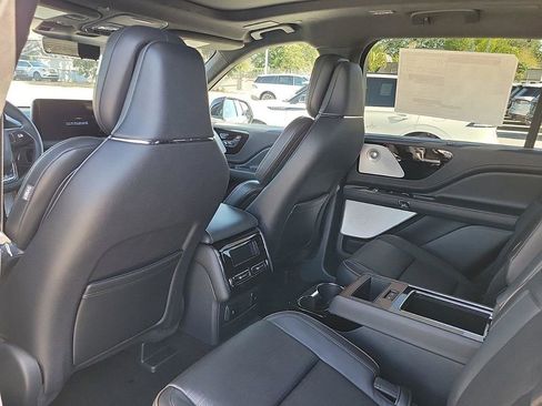 New 2025 Lincoln Aviator Black Label AWD/4WD image 16