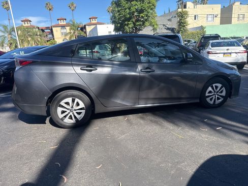 Used 2017 Toyota Prius Four w/ Premium Convenience Package image 7