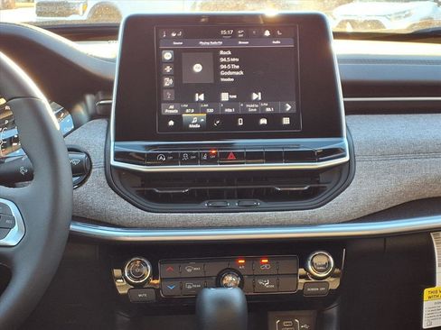 New 2026 Jeep Compass Latitude image 9