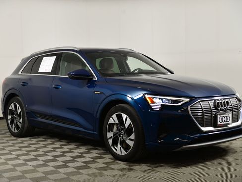 Used 2023 Audi e-tron Premium Plus w/ Premium Plus Package image 7
