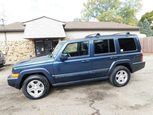 Used 2008 Jeep Commander Sport image 5